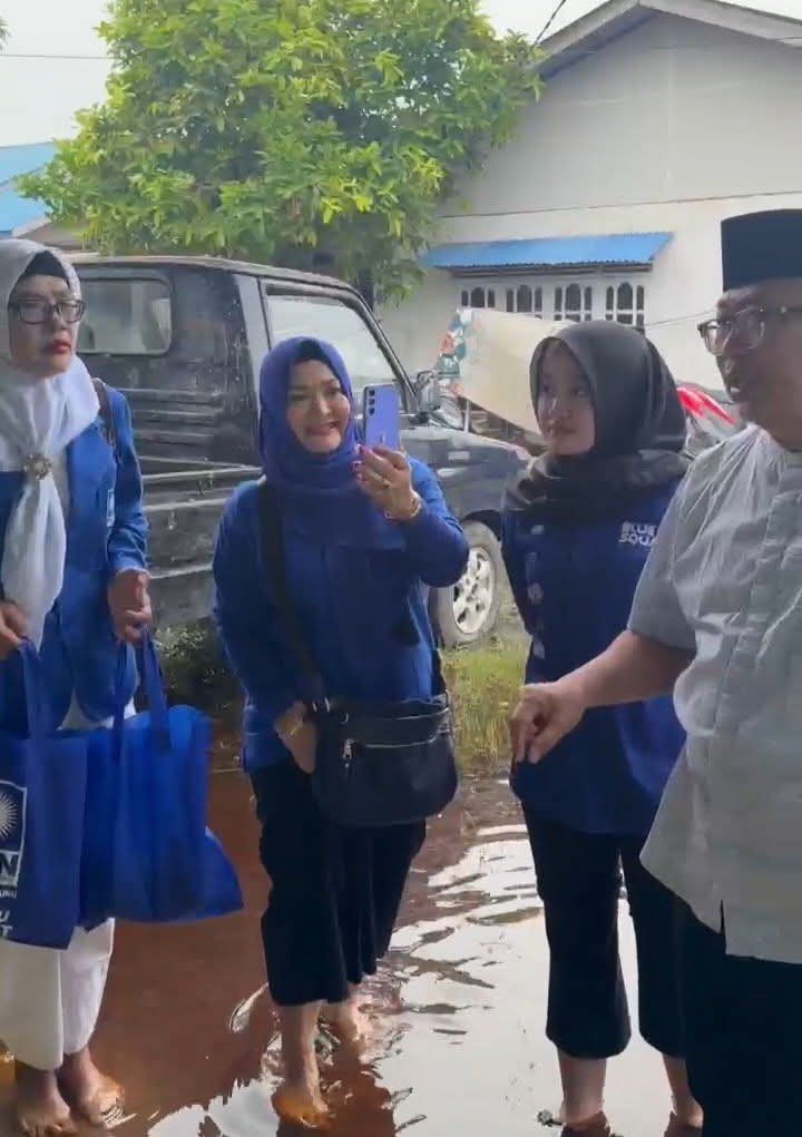 Sunaryo Pimpin Aksi Sosial, PAN Dumai Bagikan Nasi Bungkus di Tengah Banjir