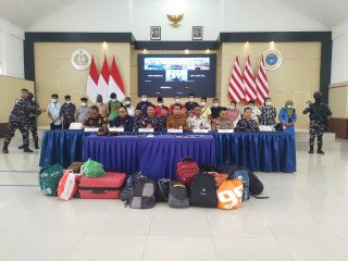 Nyaris Lolos Lewat Jalur Laut, 8 WNA Bangladesh dan 8 PMI Diamankan Lanal Dumai
